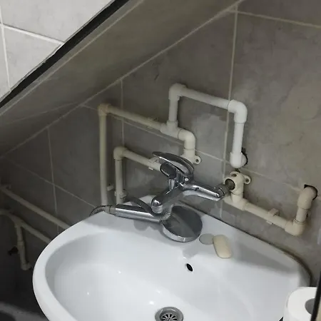 Small With Private Bathrooms Internet شقة